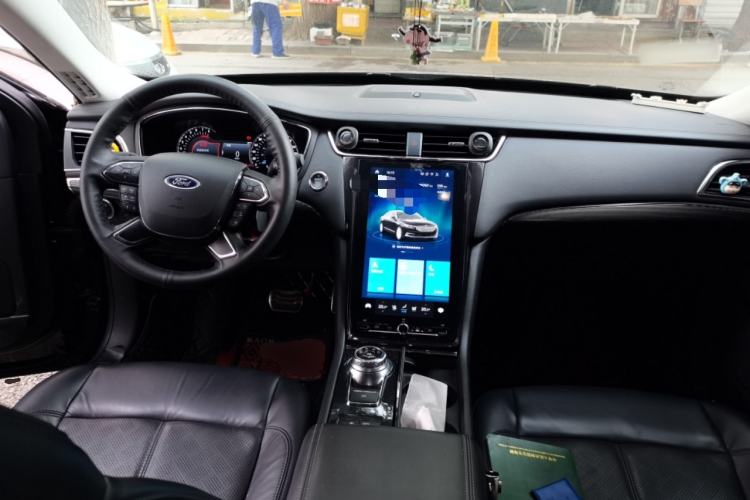 Used Ford Taurus 2019 EcoBoost 245 Premium Edition Center Console