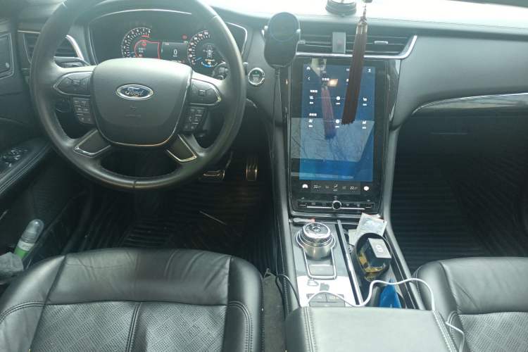 Used Ford Taurus 2019 EcoBoost 245 Premium Edition Center Console
