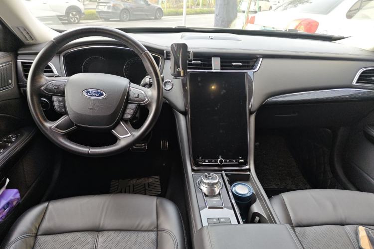 Used Ford Taurus 2019 EcoBoost 245 Premium Edition Center Console