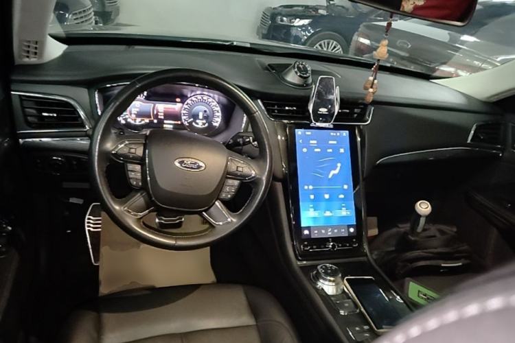 Used Ford Taurus 2019 EcoBoost 245 Premium Edition Center Console