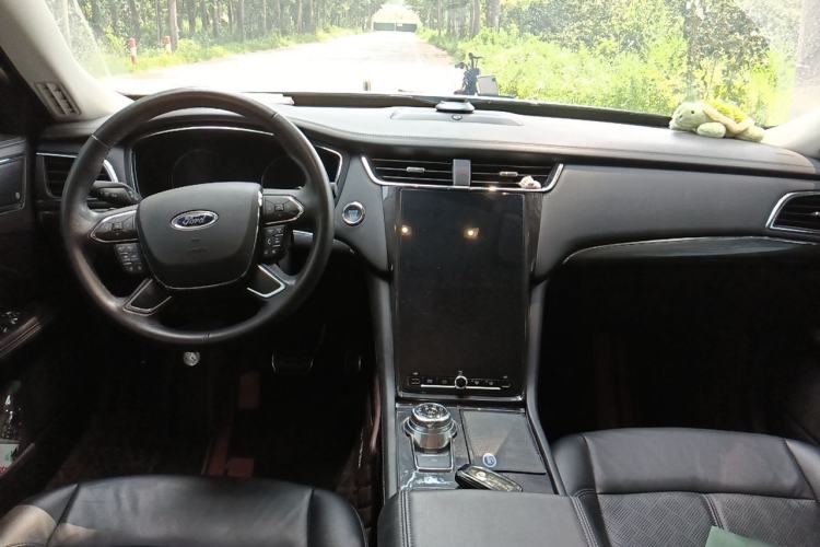 Used Ford Taurus 2019 EcoBoost 245 Premium Edition Center Console