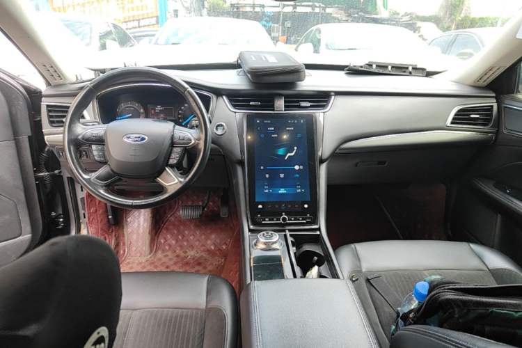 Used Ford Taurus 2019 EcoBoost 245 Comfort Edition Center Console