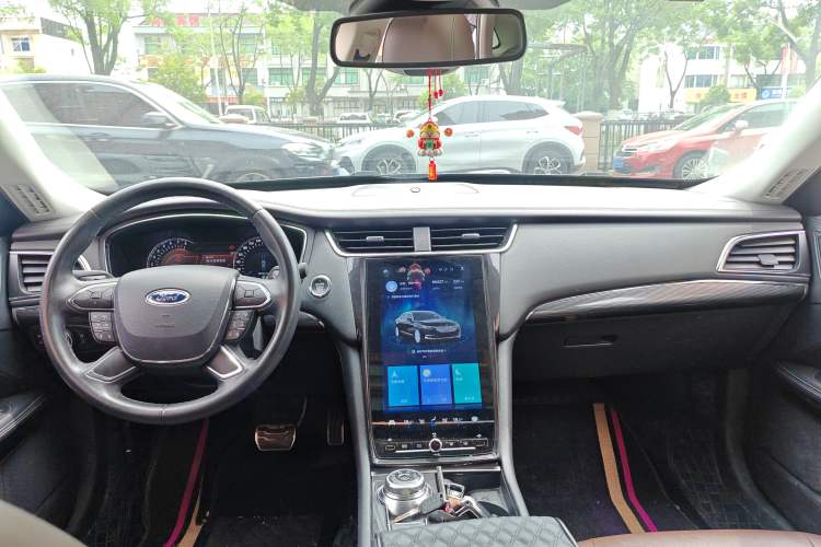 Used Ford Taurus 2019 EcoBoost 245 Premium Edition Center Console