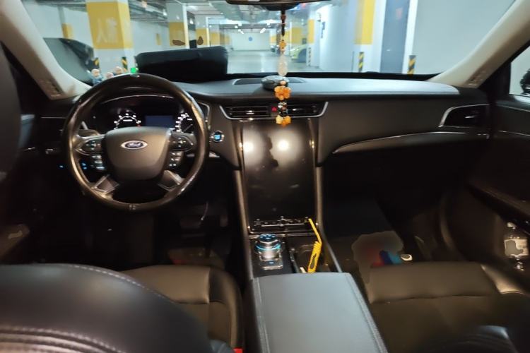 Used Ford Taurus 2019 EcoBoost 245 Comfort Edition Center Console