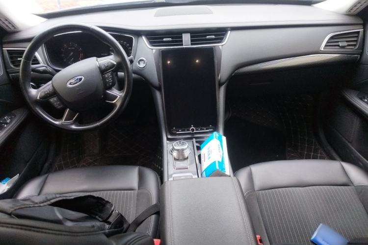 Used Ford Taurus 2019 EcoBoost 245 Comfort Edition Center Console