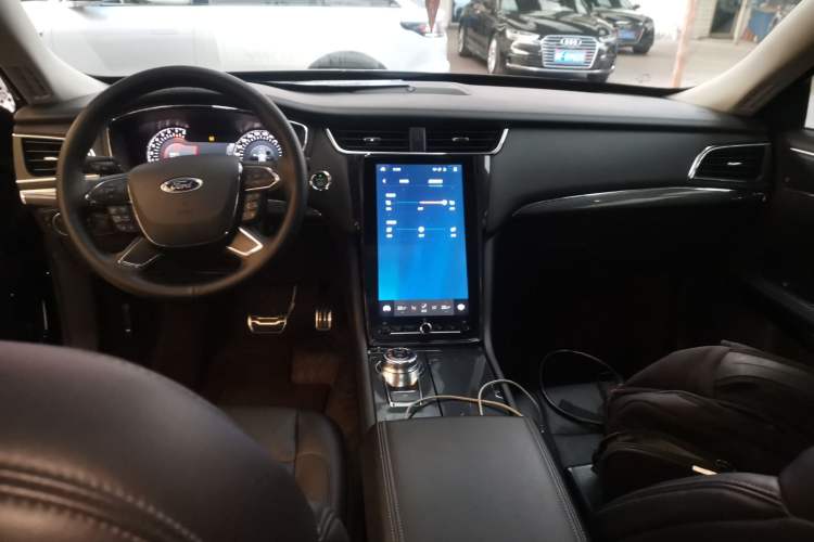 Used Ford Taurus 2019 EcoBoost 245 Premium Edition Center Console