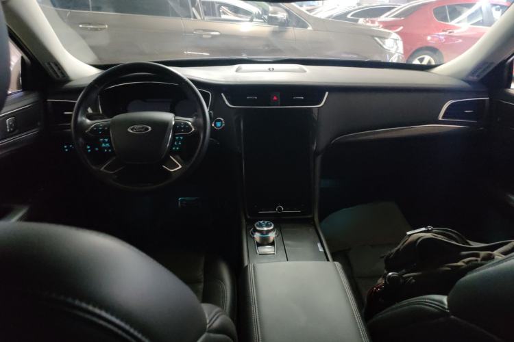 Used Ford Taurus 2019 EcoBoost 245 Premium Edition Center Console