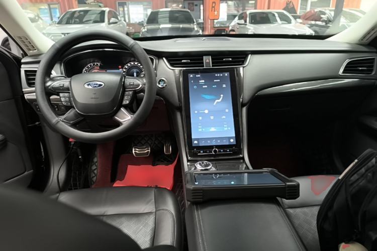 Used Ford Taurus 2019 EcoBoost 245 Premium Edition Center Console