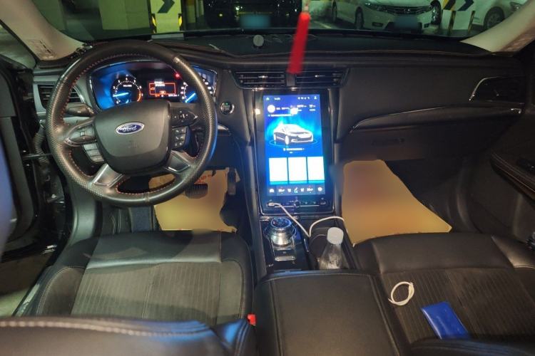 Used Ford Taurus 2019 EcoBoost 245 Comfort Edition Center Console