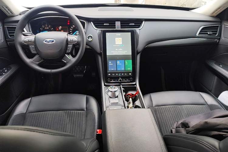 Used Ford Taurus 2019 EcoBoost 245 Comfort Edition Center Console