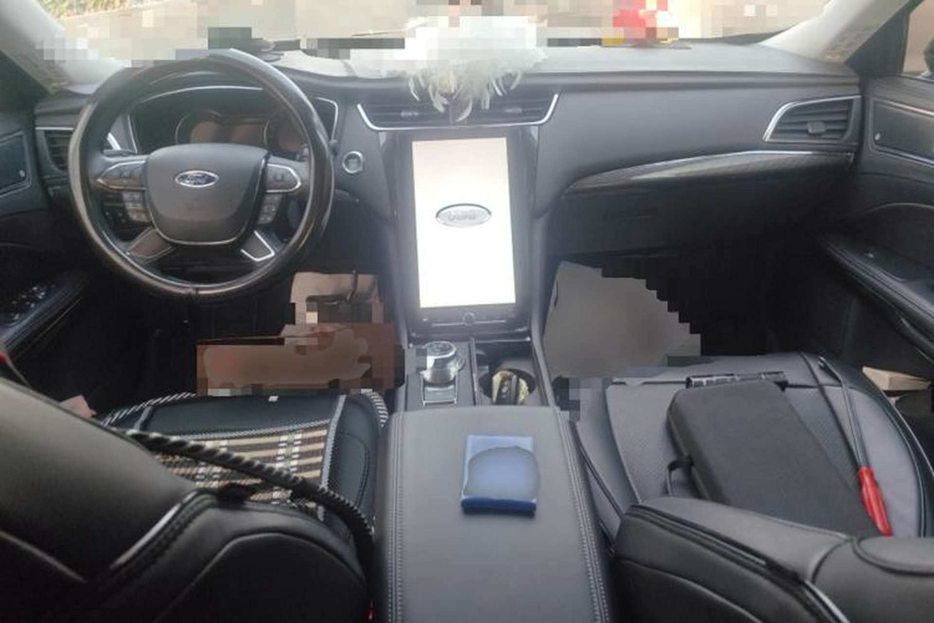Used Ford Taurus 2019 EcoBoost 245 Premium Edition Center Console