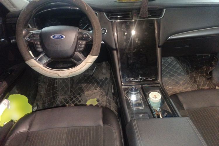 Used Ford Taurus 2019 EcoBoost 245 Comfort Edition Center Console