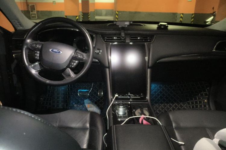 Used Ford Taurus 2019 EcoBoost 245 Premium Edition Center Console