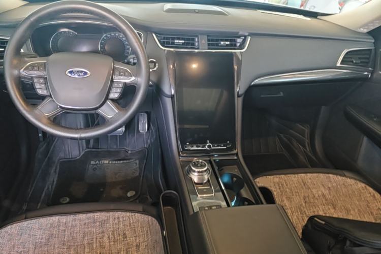 Used Ford Taurus 2019 EcoBoost 245 Premium Edition Center Console