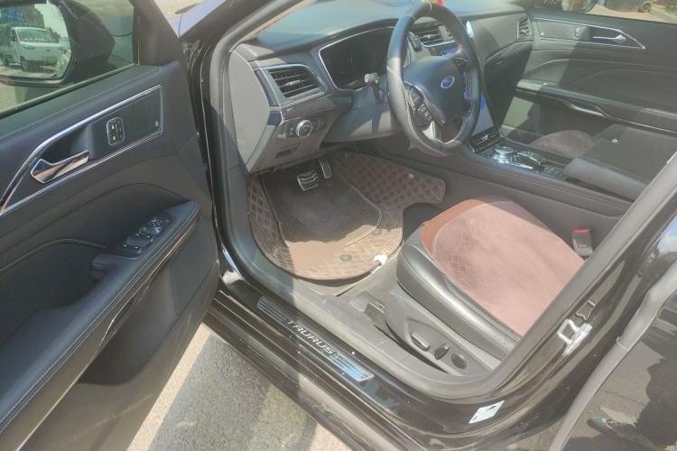 Used Ford Taurus 2019 EcoBoost 245 Premium Edition Driver Seat