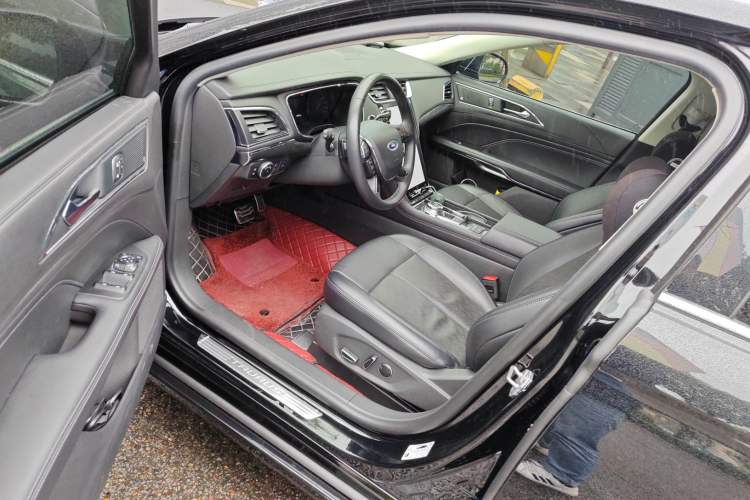 Used Ford Taurus 2019 EcoBoost 245 Premium Edition Driver Seat