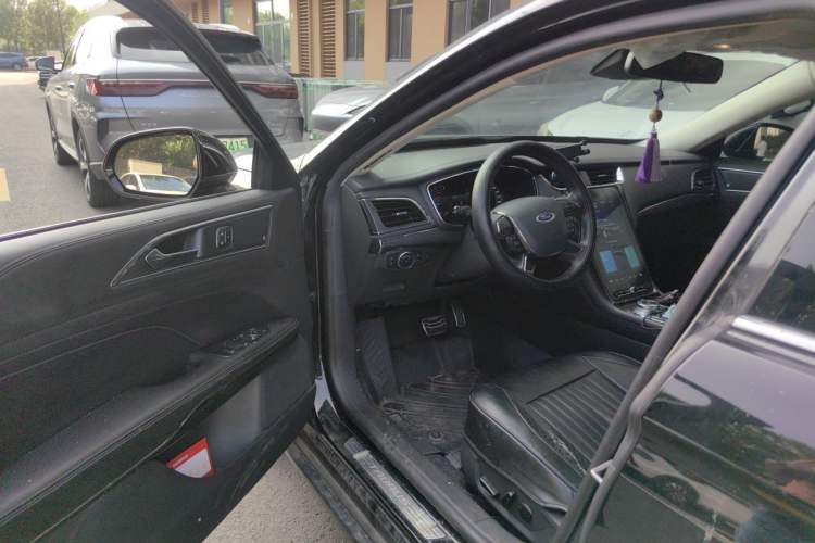 Used Ford Taurus 2019 EcoBoost 245 Premium Edition Driver Seat
