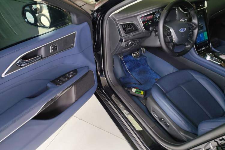 Used Ford Taurus 2019 EcoBoost 245 Premium Edition Driver Seat