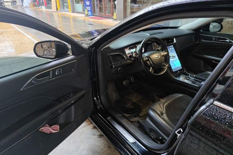 Used Ford Taurus 2019 EcoBoost 245 Premium Edition Driver Seat