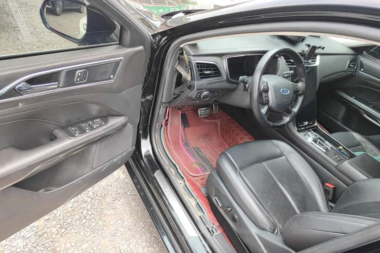 Used Ford Taurus 2019 EcoBoost 245 Premium Edition Driver Seat