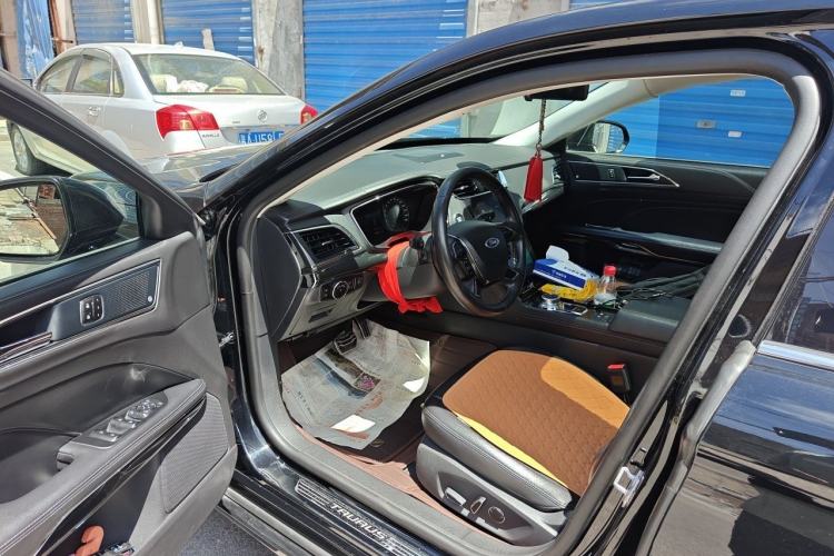 Used Ford Taurus 2019 EcoBoost 245 Premium Edition Driver Seat
