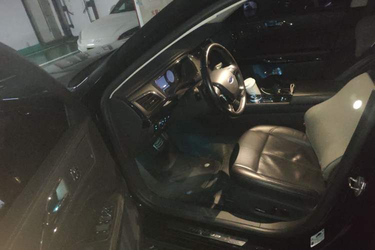 Used Ford Taurus 2019 EcoBoost 245 Premium Edition Driver Seat