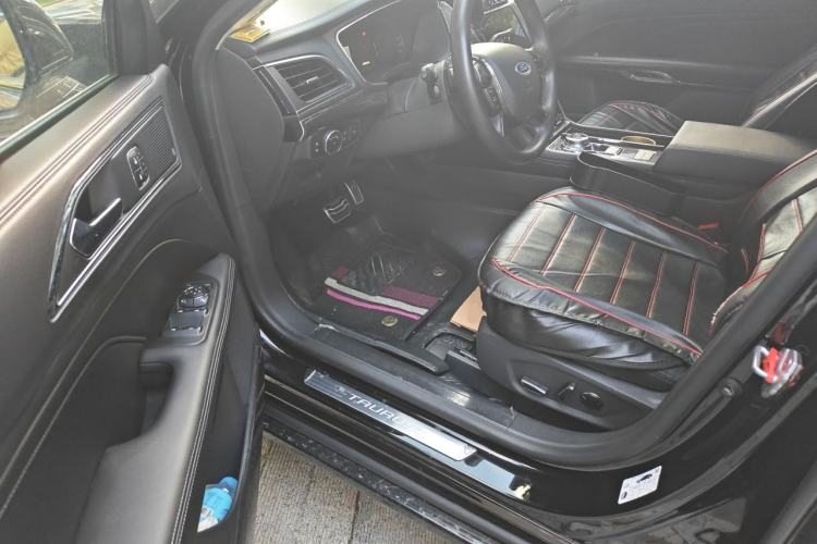 Used Ford Taurus 2019 EcoBoost 245 Premium Edition Driver Seat