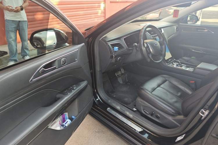 Used Ford Taurus 2019 EcoBoost 245 Premium Edition Driver Seat