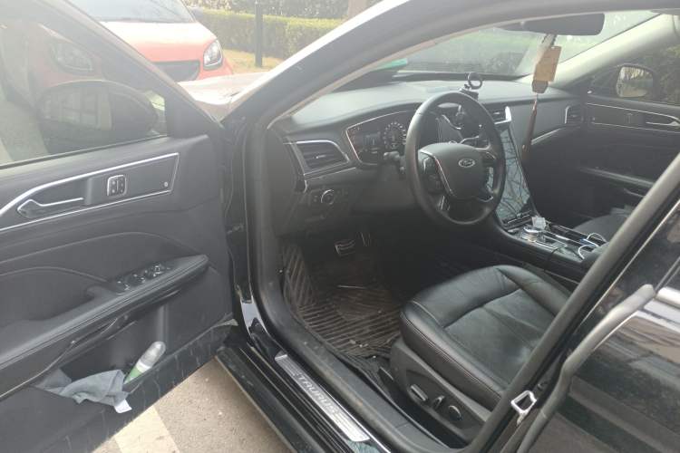 Used Ford Taurus 2019 EcoBoost 245 Premium Edition Driver Seat
