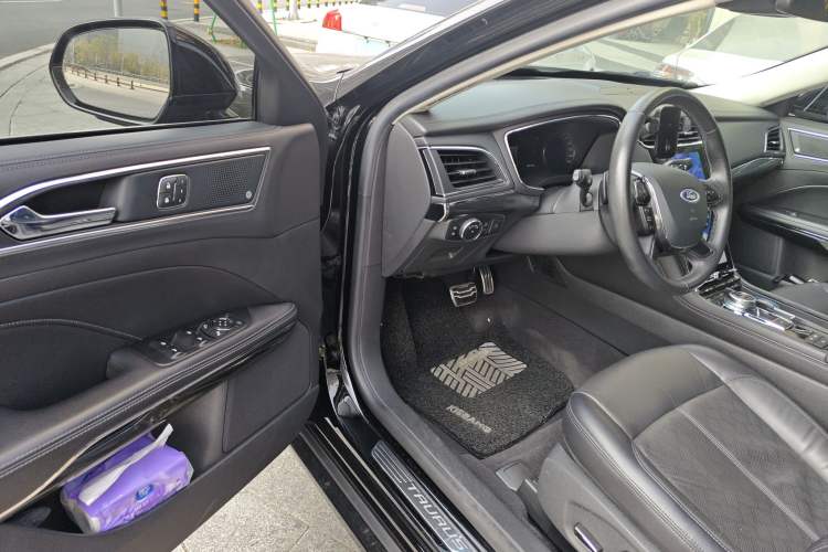 Used Ford Taurus 2019 EcoBoost 245 Premium Edition Driver Seat