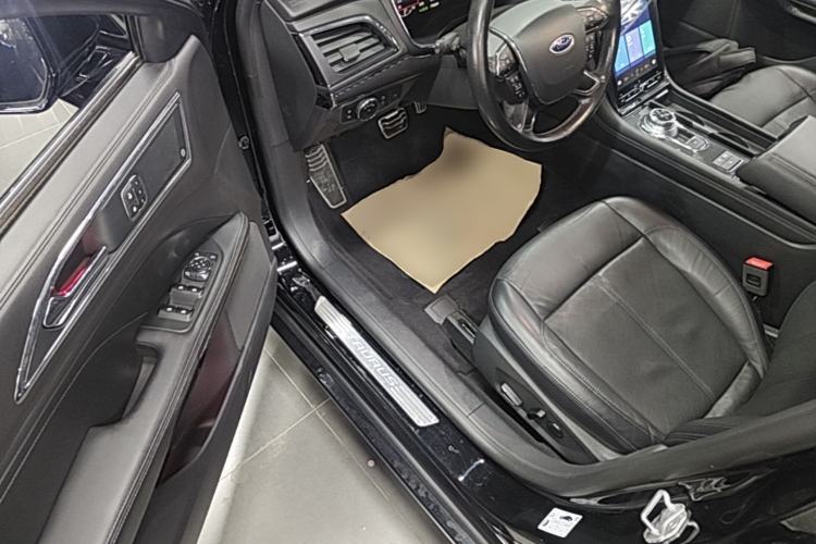 Used Ford Taurus 2019 EcoBoost 245 Premium Edition Driver Seat