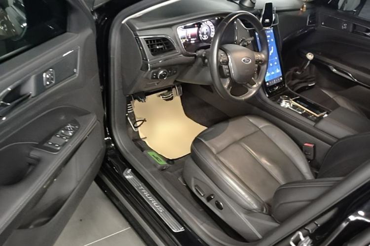 Used Ford Taurus 2019 EcoBoost 245 Premium Edition Driver Seat