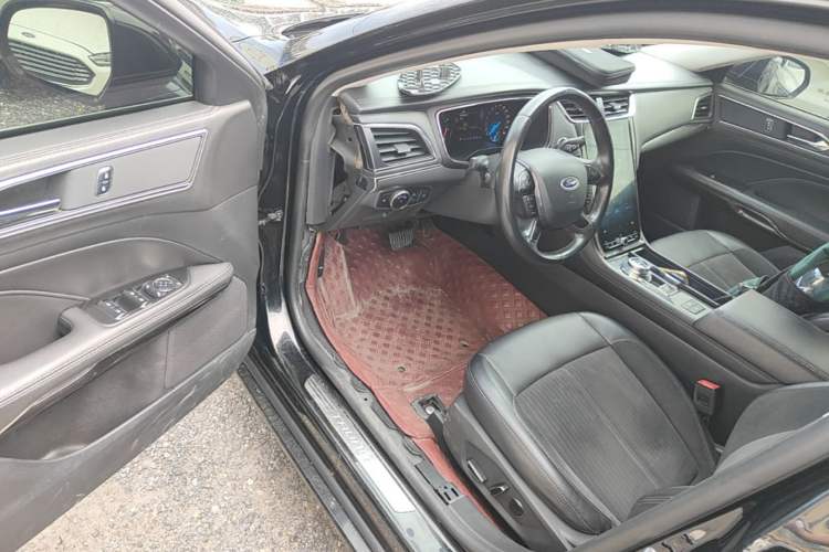 Used Ford Taurus 2019 EcoBoost 245 Comfort Edition Driver Seat