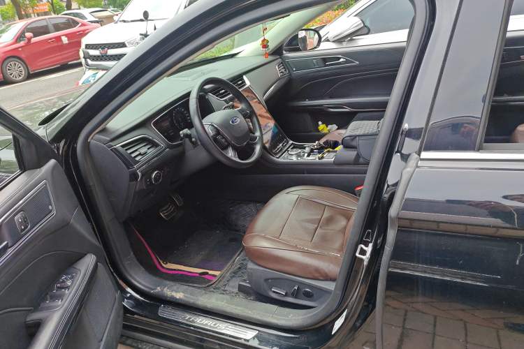 Used Ford Taurus 2019 EcoBoost 245 Premium Edition Driver Seat