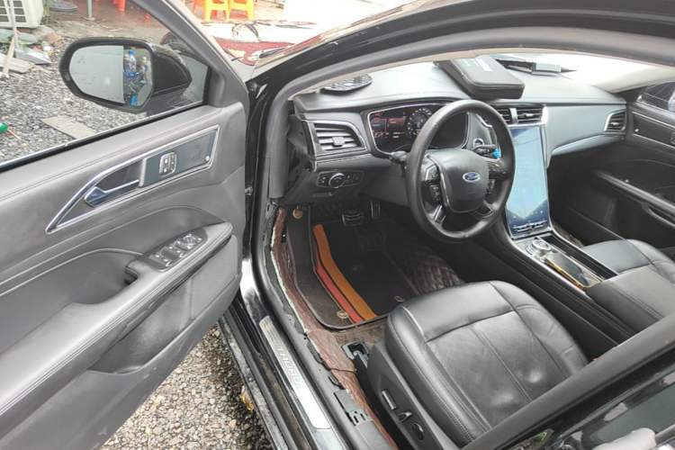 Used Ford Taurus 2019 EcoBoost 245 Premium Edition Driver Seat