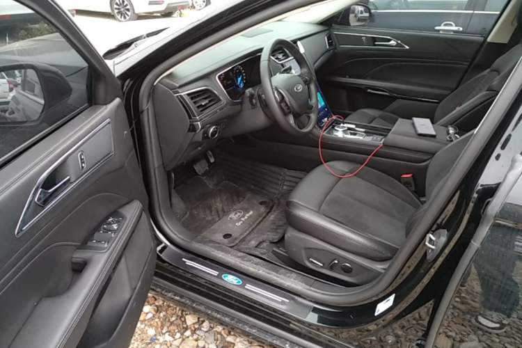 Used Ford Taurus 2019 EcoBoost 245 Comfort Edition Driver Seat
