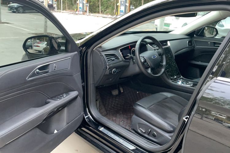 Used Ford Taurus 2019 EcoBoost 245 Comfort Edition Driver Seat