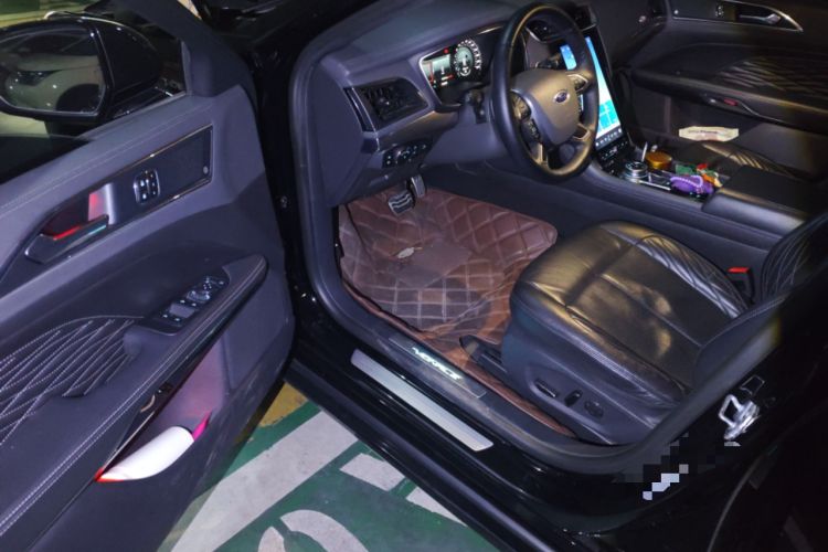 Used Ford Taurus 2019 EcoBoost 245 Vignale Deluxe Edition Driver Seat