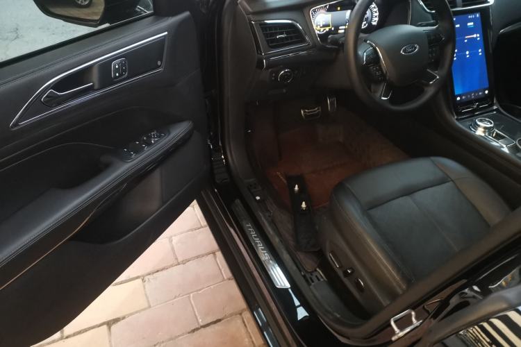 Used Ford Taurus 2019 EcoBoost 245 Premium Edition Driver Seat