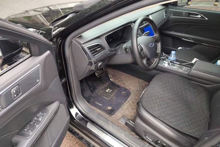 Used Ford Taurus 2019 EcoBoost 245 Premium Edition Driver Seat