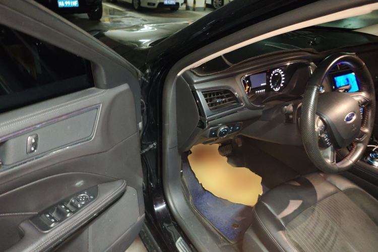 Used Ford Taurus 2019 EcoBoost 245 Comfort Edition Driver Seat