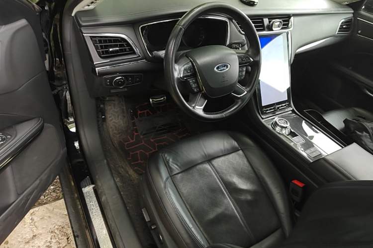 Used Ford Taurus 2019 EcoBoost 245 Premium Edition Driver Seat