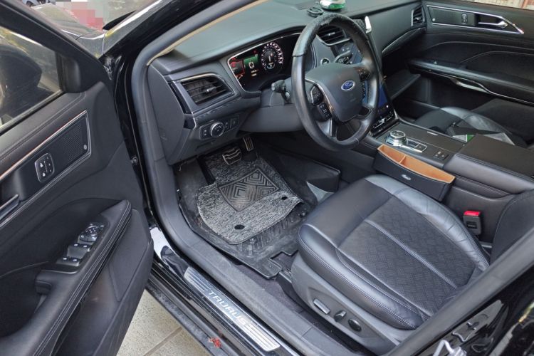 Used Ford Taurus 2019 EcoBoost 245 Premium Edition Driver Seat