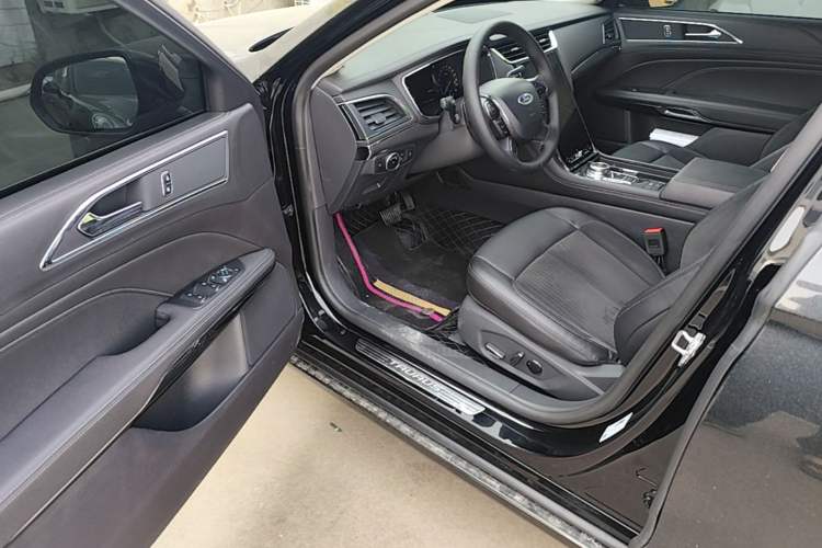 Used Ford Taurus 2019 EcoBoost 245 Comfort Edition Driver Seat