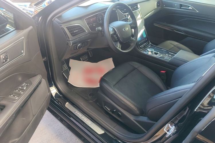 Used Ford Taurus 2019 EcoBoost 245 Premium Edition Driver Seat