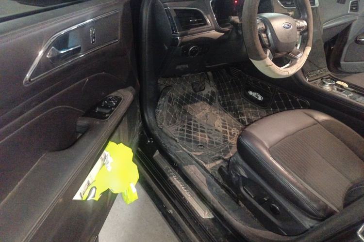 Used Ford Taurus 2019 EcoBoost 245 Comfort Edition Driver Seat