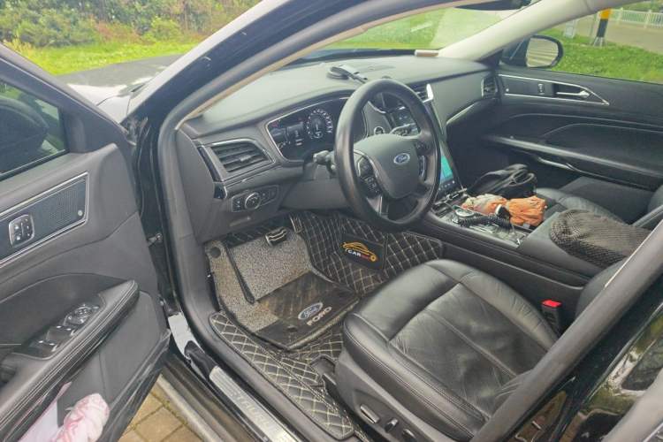 Used Ford Taurus 2019 EcoBoost 245 Premium Edition Driver Seat