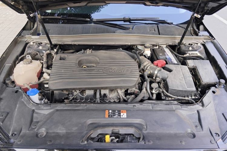 Used Ford Taurus 2019 EcoBoost 245 Premium Edition Engine Bay