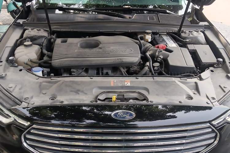 Used Ford Taurus 2019 EcoBoost 245 Premium Edition Engine Bay
