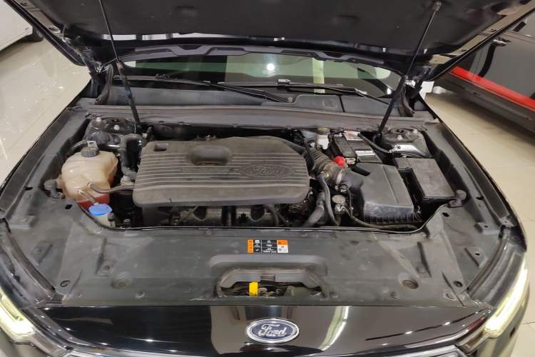 Used Ford Taurus 2019 EcoBoost 245 Comfort Edition Engine Bay